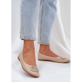 Ballerinas på en platt sula med en prydnad för 58p beige 2