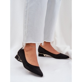 Pumpar med låga klackar och spetsiga tår svarta 2