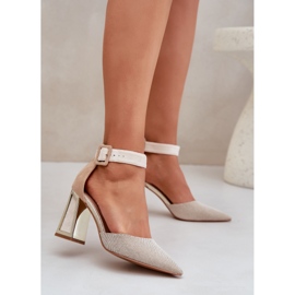 Sandaler på stolpen med spetsiga tår beige 2