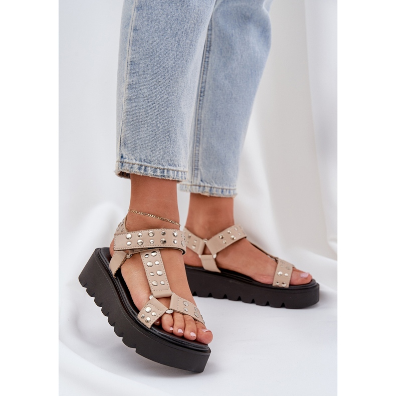 Dekorerade sandaler på beige -plattformen 2