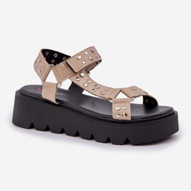 Dekorerade sandaler på beige -plattformen 4