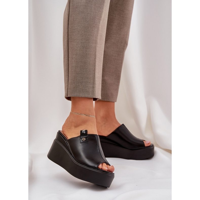 Tofflor på plattformen och en kil Eco svart läder 2