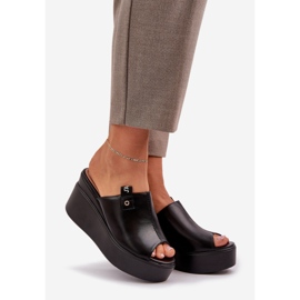 Tofflor på plattformen och en kil Eco svart läder 1