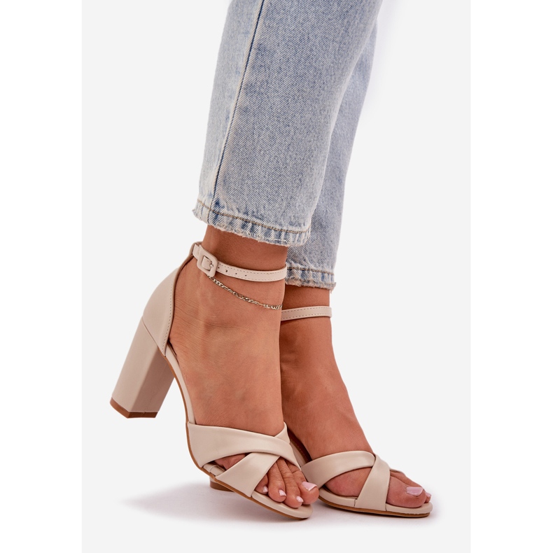 Sandaler på en barklack med ekoläder beige 1