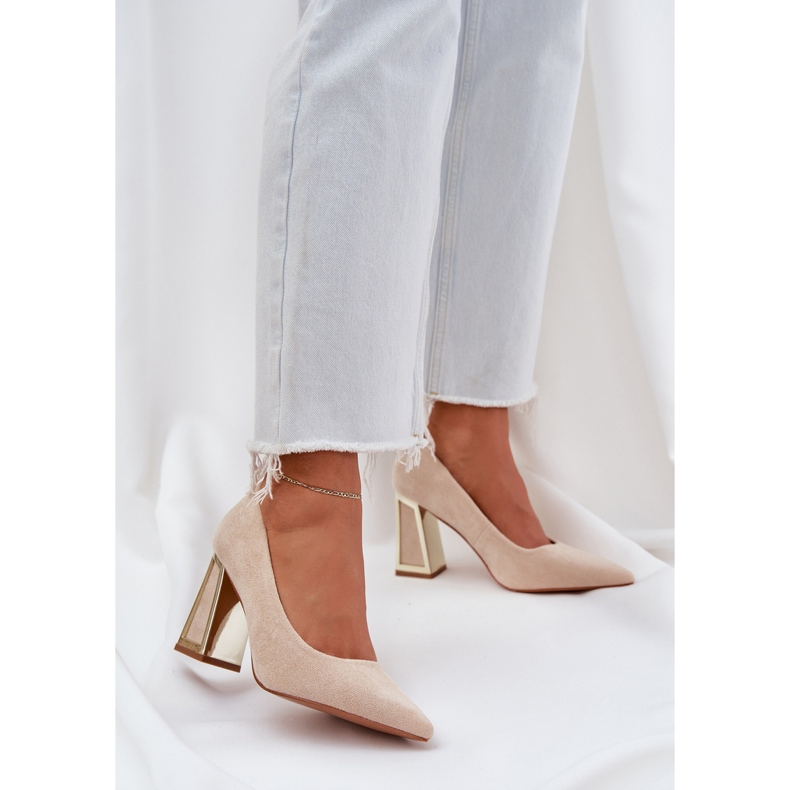 Eleganta pumpar på pekarens pelare beige näsor 2