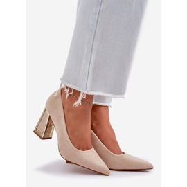 Eleganta pumpar på pekarens pelare beige näsor 1