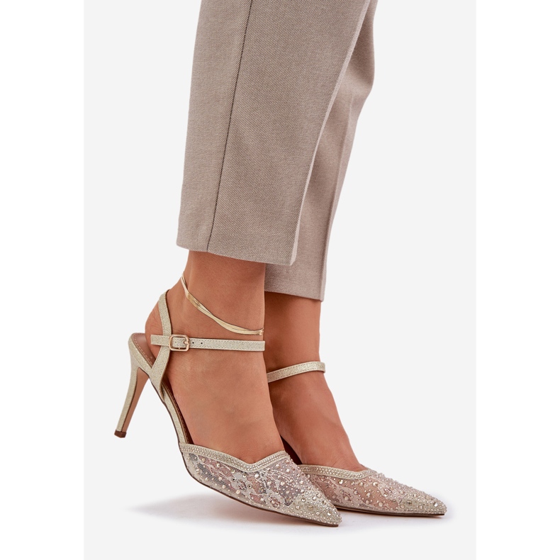 Dekorerade klackar med en öppen guldklack gyllene 1