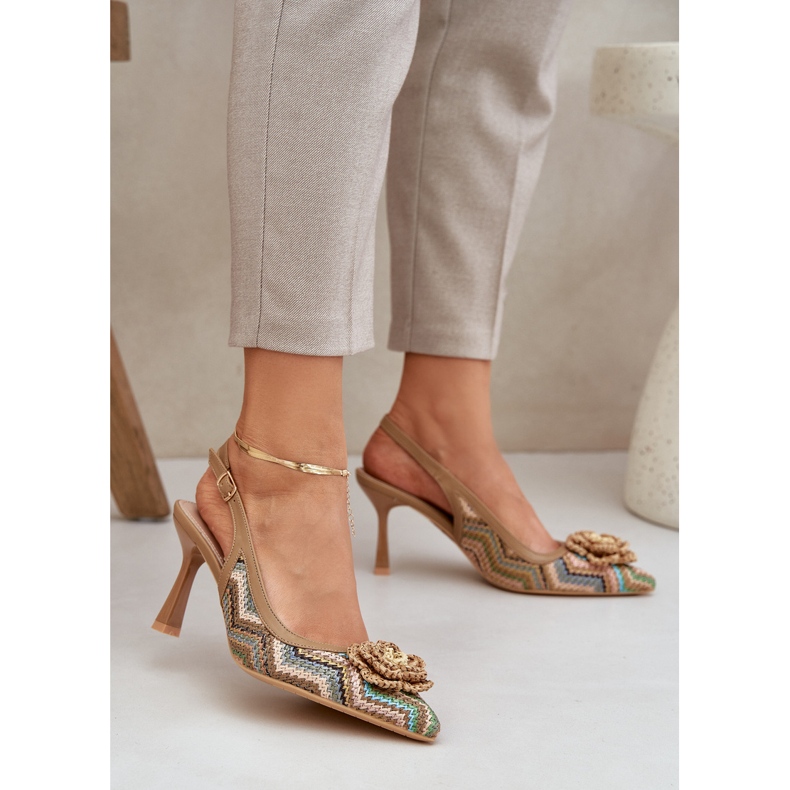 Flätade höga klackar med en brun häl 2