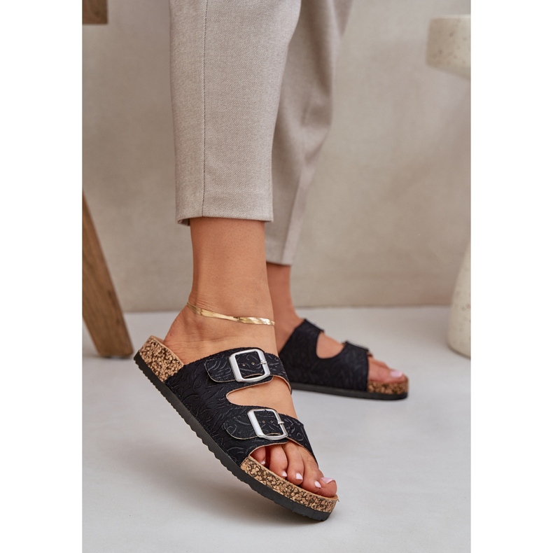 Materialflip flops på en korksula med svarta klämmor 2