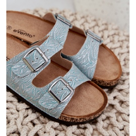 Materialflip -flops på en korksula med mynta spännen grön 8