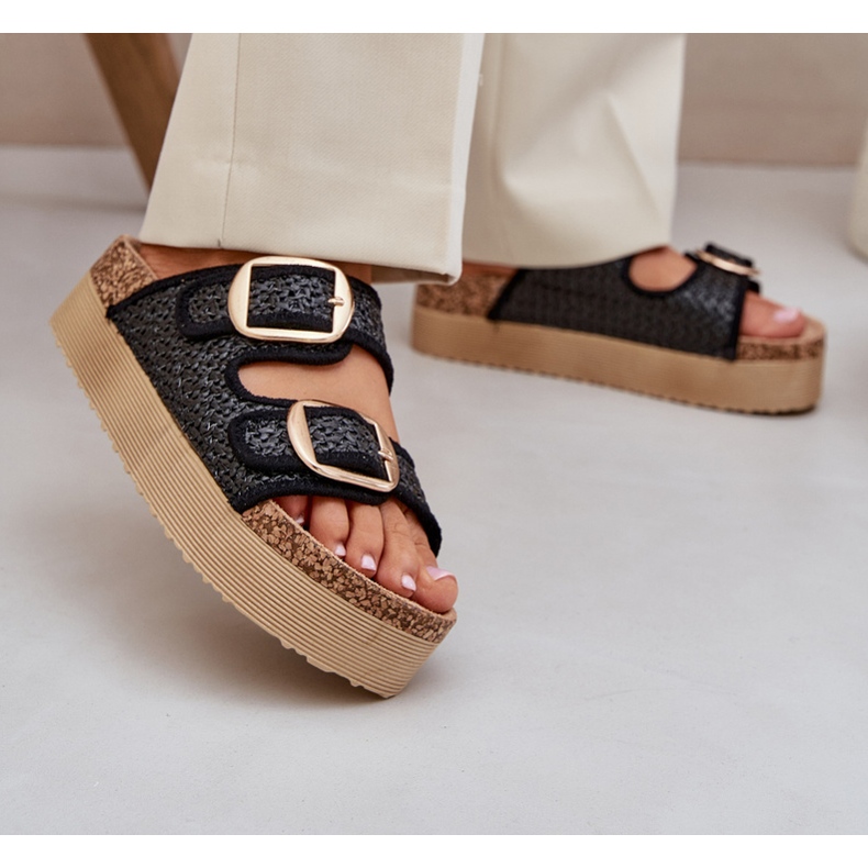 Tofflor med fläta och spännen på den massiva plattformen svart 2