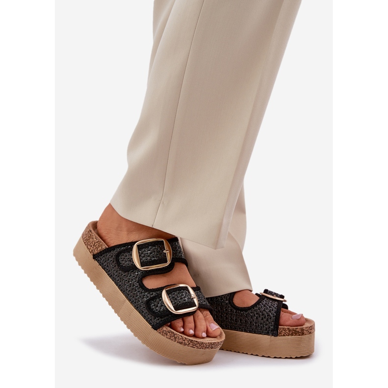 Tofflor med fläta och spännen på den massiva plattformen svart 1