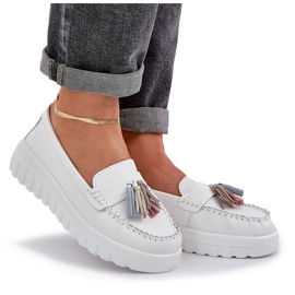 Kvinnors läderloafers med fransar på den vita plattformen 9