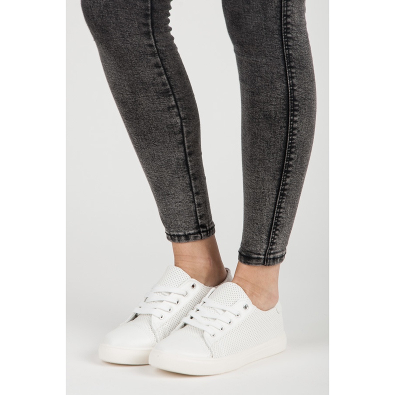 Genombrutna sneakers vit 1