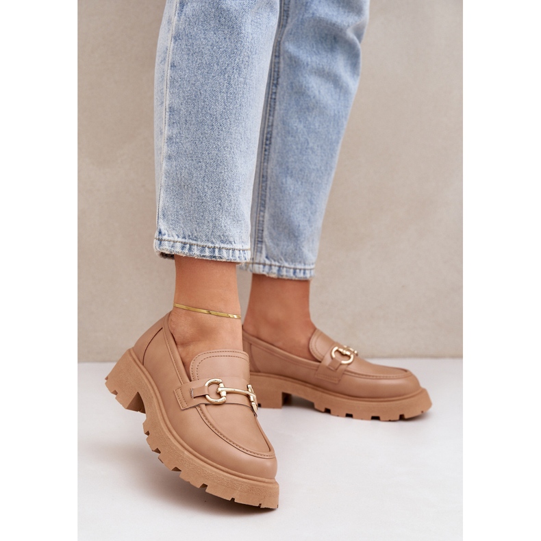 Kvinnors loafers med gyllene detalj beige 2