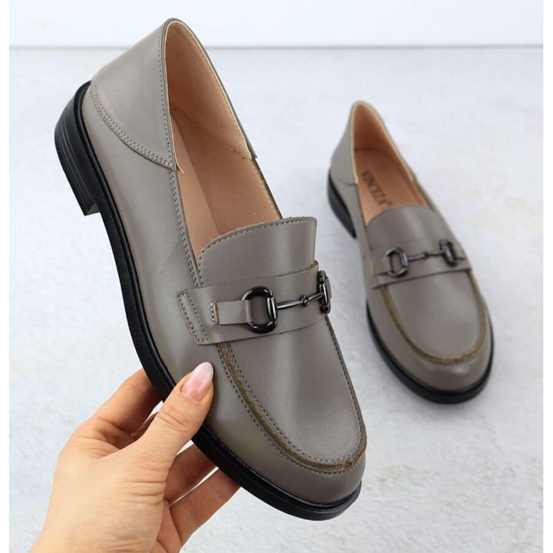 Mockasinskor med en Vinceza 18107 dekoration grå 1