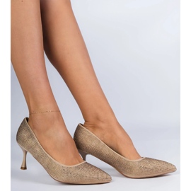 Gyllene eleganta pumpar dekorerade med zirkoner 1