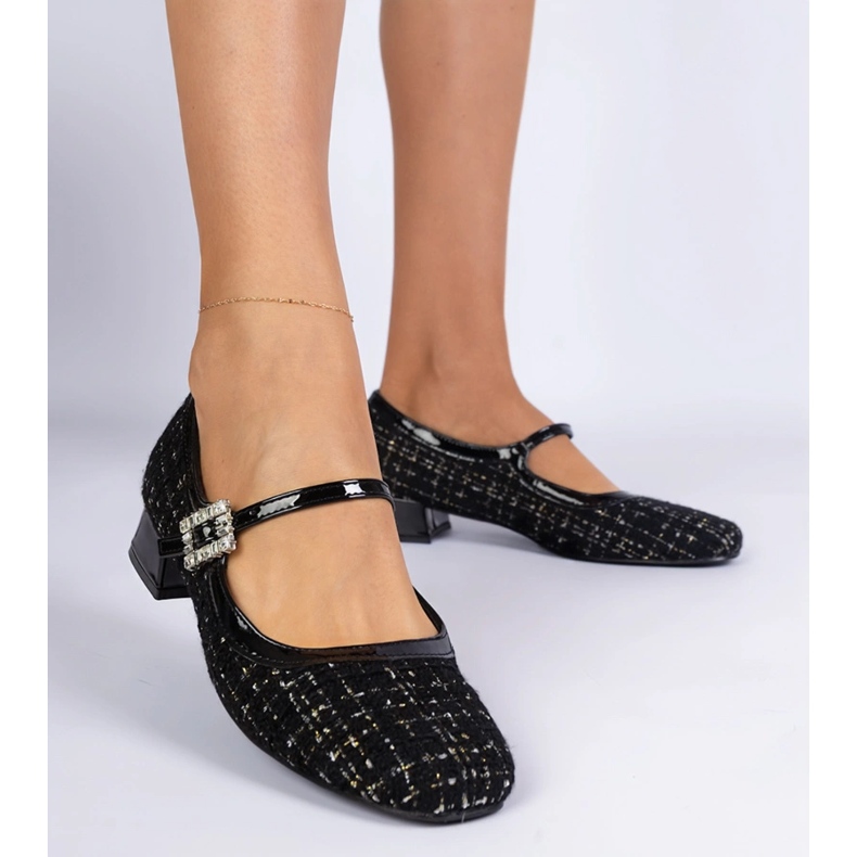 Svarta pumpar med en materiell finish med zirkoner 1