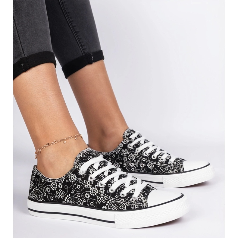 Svart kvinnors material sneakers i aztekisk stil 1