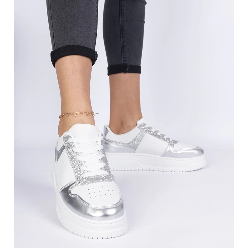 Silver kvinnors sneakers på en tjock sula 1