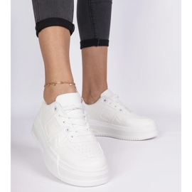 Vita damsneakers med tjock sula 2