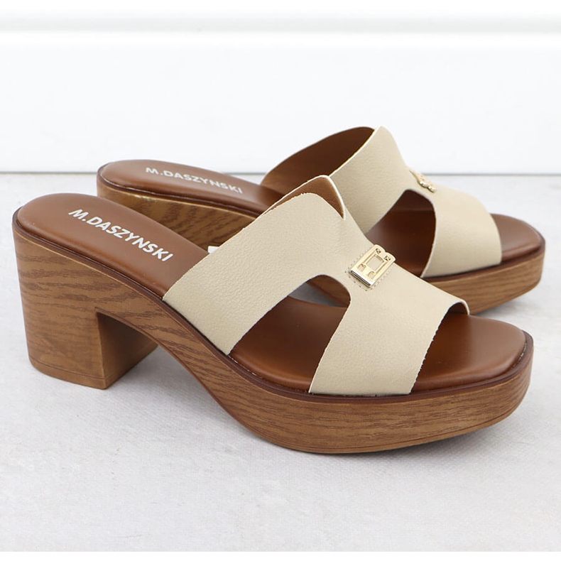 Kvinnors tofflor på posten Beige M. Daszyński MR23126-11 2