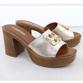 Kvinnors tofflor på posten och plattformen Złote M. Daszyński MR24146-3 gyllene 2