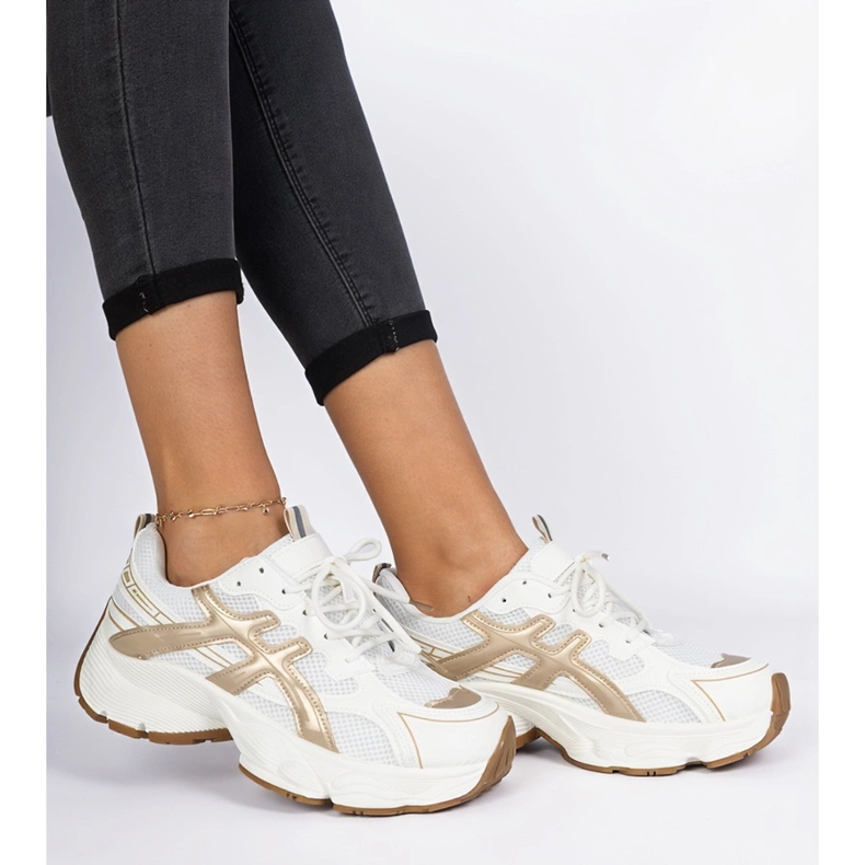 Beige kvinnors sneakers på en massiv sula 1