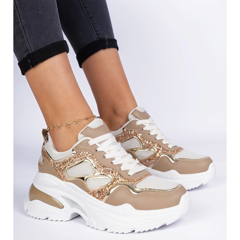 Bruna kvinnors sneakers dekorerade med glitter 1