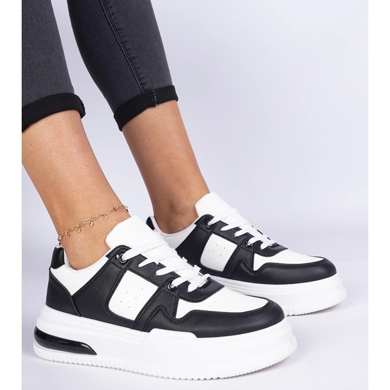 Svarta och vita damsneakers med tjock sula 1