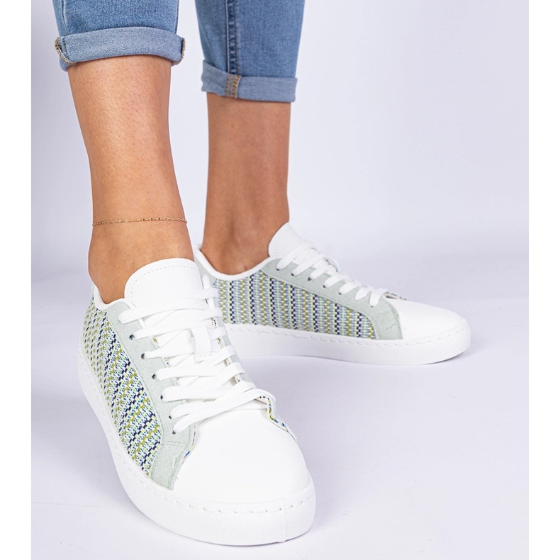 Grönt kvinnors material sneakers 1