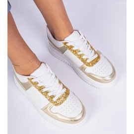 Gyllene kvinnors sneakers på en tjock sula dekorerad med glitter 5