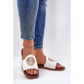 Eco Leather Flat -Heeled Flip Flops med en vit dekoration 2