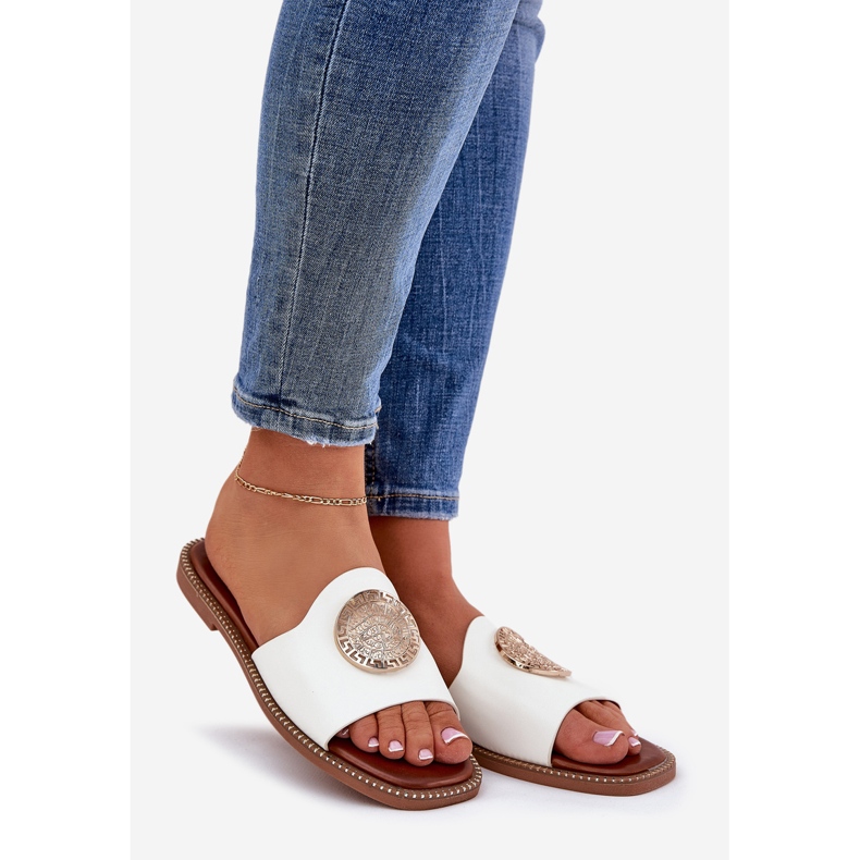 Eco Leather Flat -Heeled Flip Flops med en vit dekoration 1