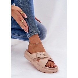 Tofflor på plattformen med ett beige spänne 6