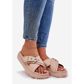 Tofflor på plattformen med ett beige spänne 1