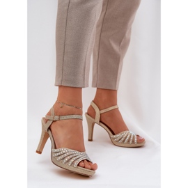 Sandaler på en stift med dekoration och glitter D&amp;A MR1038-33 guld gyllene 2