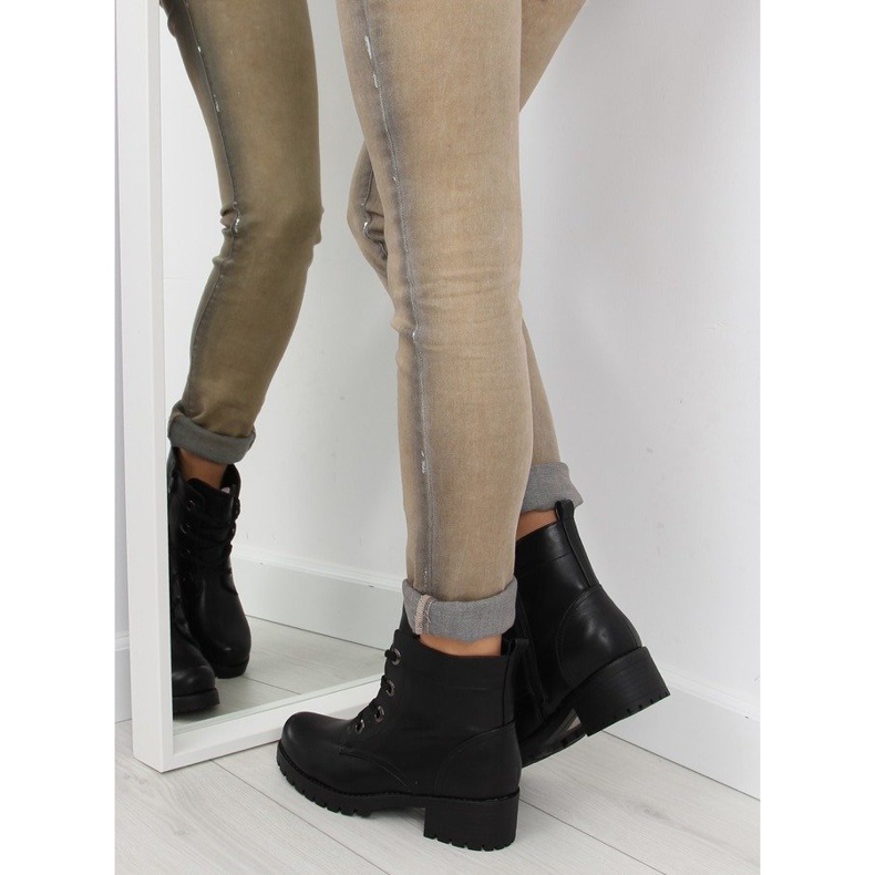 Svarta snörstövlar HQ891 svarta 2