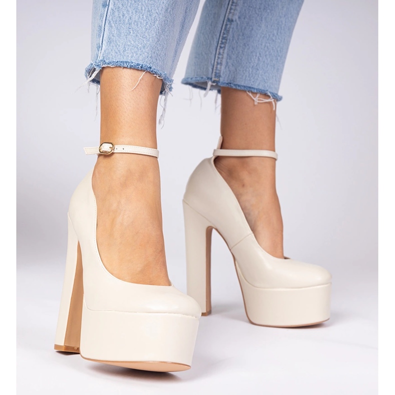 Beige pumps med hög klack 1
