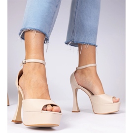 Beige högklackade sandaler 2