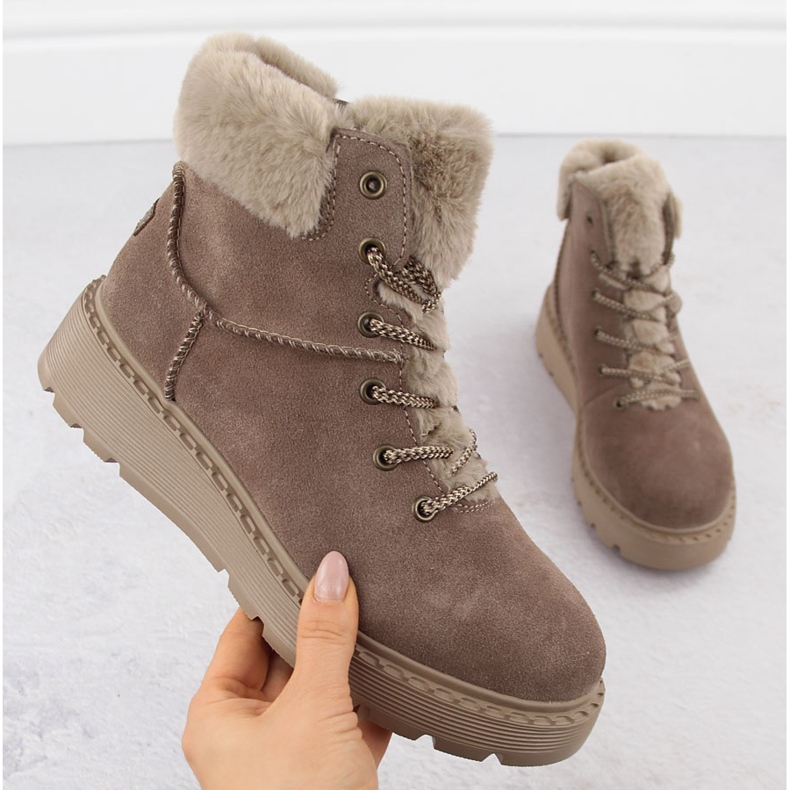 Kvinnors läderstövlar med päls på den bruna plattformen Rieker 70402-24 beige 1