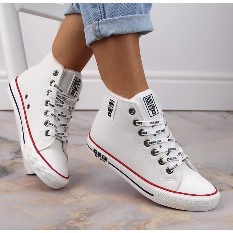 Vita isolerade sneakers Big Star KK274597 1