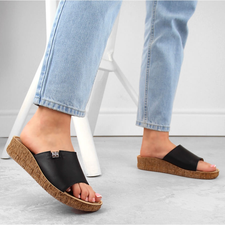 Bekväma damflipflops i läder, svarta Helios 130.011 2