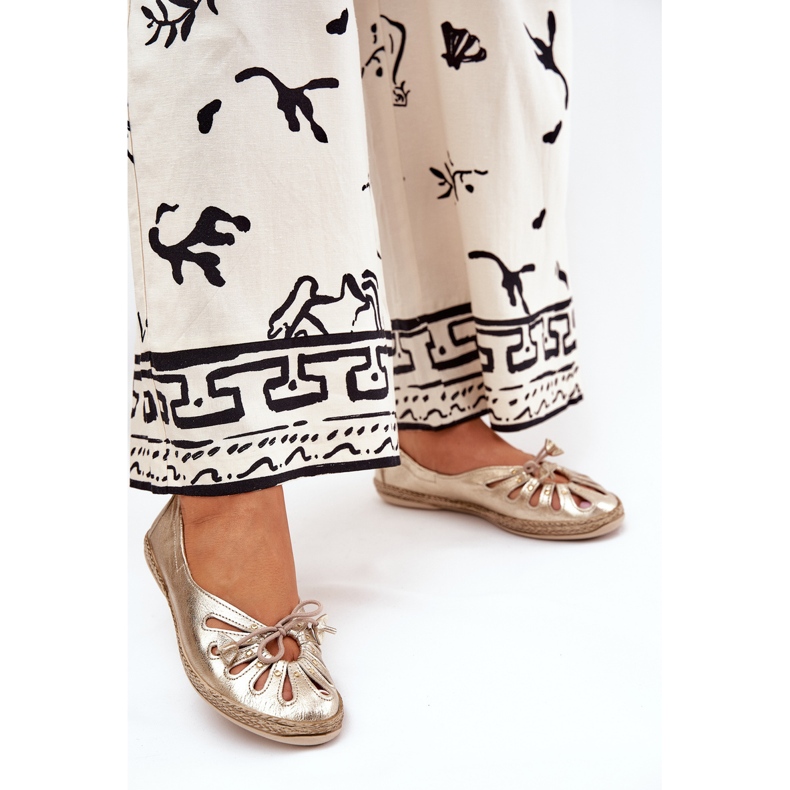 Platta ballerinor gjorda av naturligt läder Zazoo 10179 Zlotys gyllene 2