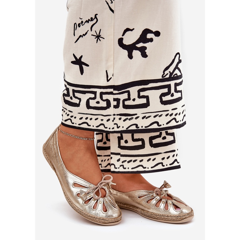 Platta ballerinor gjorda av naturligt läder Zazoo 10179 Zlotys gyllene 1