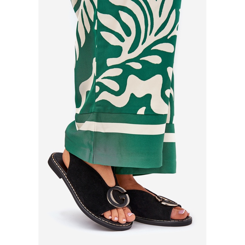 Platta sandaler med svart dekoration 1