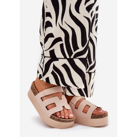 Tofflor på en massiv plattform beige 1