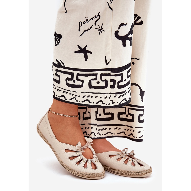 Platta ballerinor tillverkade av naturläder Zazoo 10179 Beige 1