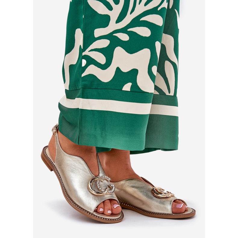 Flat -hanterade lädersandaler med dekorationen av Laura Messi 2865 Zlotys gyllene 1