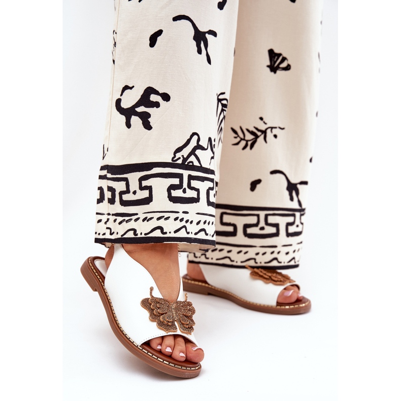 Jezzi Flat -hanterade kvinnosandaler med en vit dekoration 2